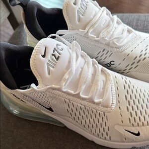 Nike Air Max 270 Men’s size 11 Like New white and  black